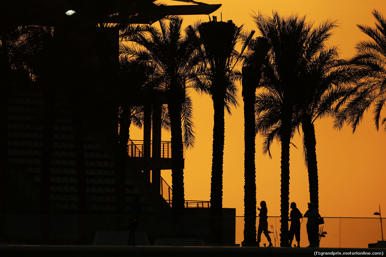 TEST F1 ABU DHABI 25 NOVEMBRE