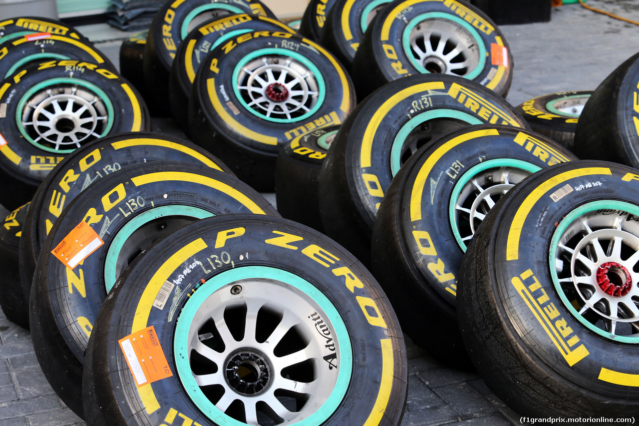 TEST F1 ABU DHABI 25 NOVEMBRE, Pirelli tyres.
25.11.2014.