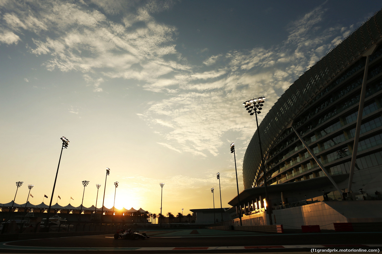 TEST F1 ABU DHABI 25 NOVEMBRE, Max Verstappen (NLD) Scuderia Toro Rosso STR9 Test Driver.
25.11.2014.