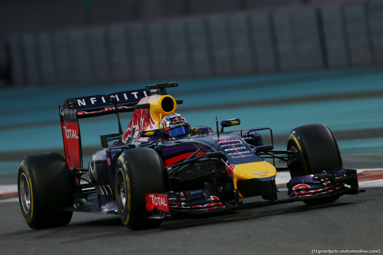 TEST F1 ABU DHABI 25 NOVEMBRE, Carlos Sainz Jnr (ESP) Red Bull Racing RB10 Test Driver.
25.11.2014.