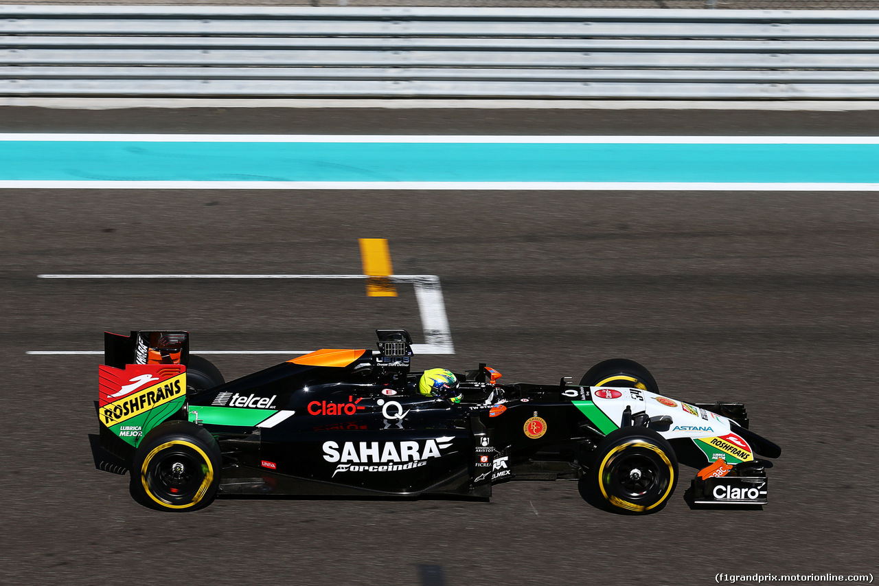 TEST F1 ABU DHABI 26 NOVEMBRE, Spike Goddard (AUS) Sahara Force India F1 VJM07 Test Driver tests the Info Wing.
26.11.2014.