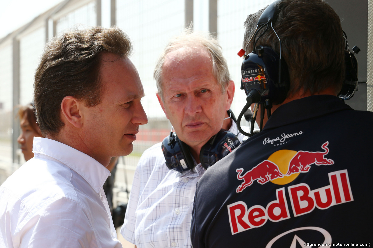 TEST F1 BAHRAIN 01 MARZO, (L to R): Christian Horner (GBR) Red Bull Racing Team Principal with Dr Helmut Marko (AUT) Red Bull Motorsport Consultant e Jonathan Wheatley (GBR) Red Bull Racing Team Manager.
01.03.2014. Formula One Testing, Bahrain Test Two, Day Three, Sakhir, Bahrain.