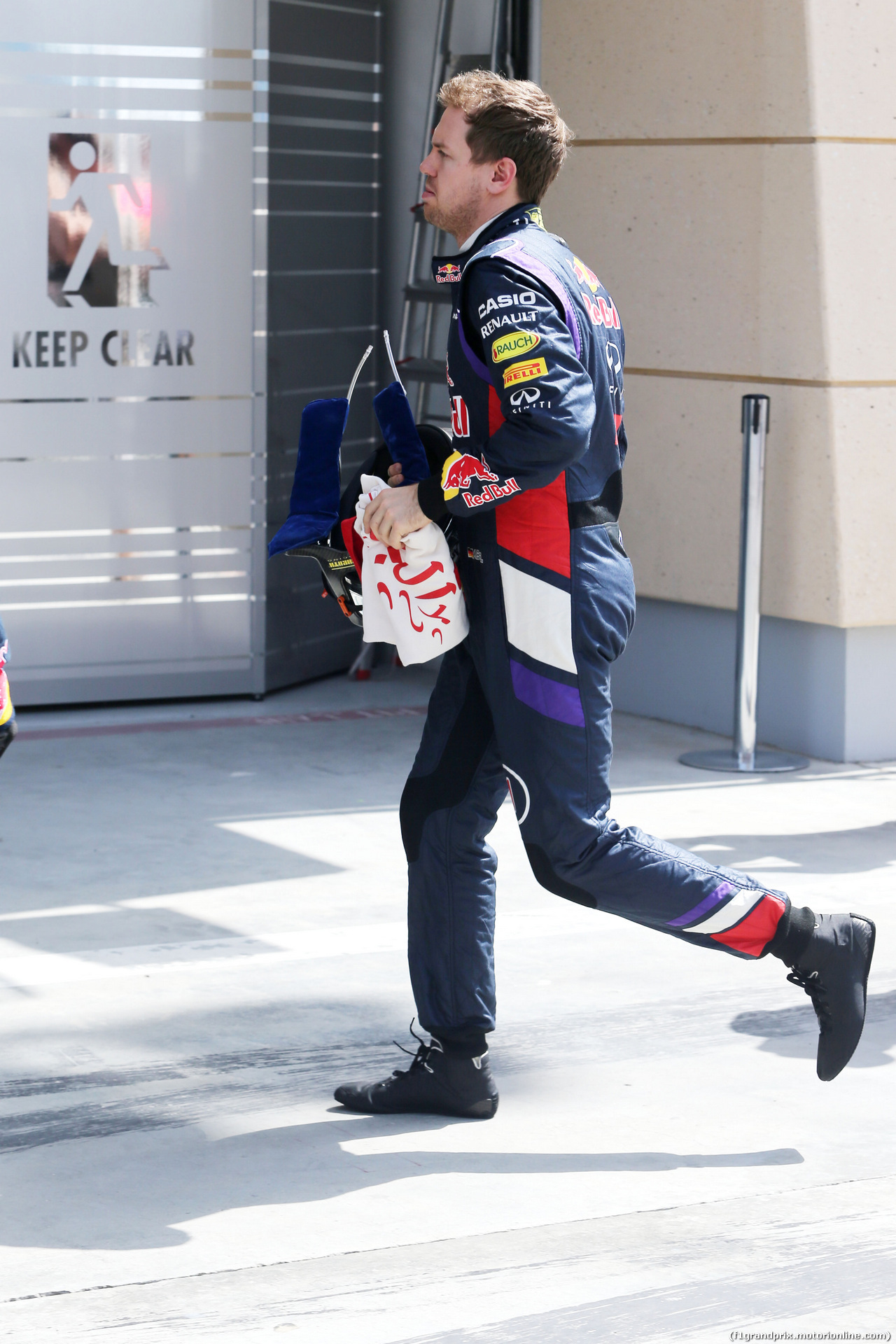TEST F1 BAHRAIN 01 MARZO, Sebastian Vettel (GER), Red Bull Racing stops on track e comes back to the pits
01.03.2014. Formula One Testing, Bahrain Test Two, Day Three, Sakhir, Bahrain.