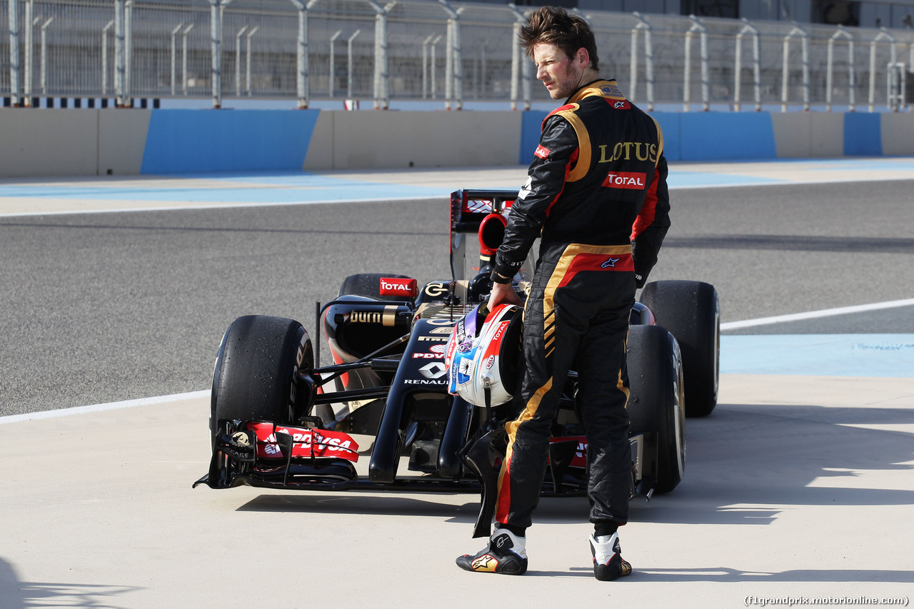TEST F1 BAHRAIN 01 MARZO, Romain Grosjean (FRA) Lotus F1 E22 stops on the circuit.
01.03.2014. Formula One Testing, Bahrain Test Two, Day Three, Sakhir, Bahrain.