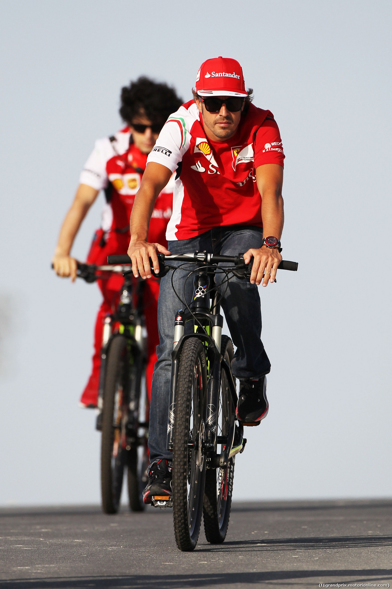 TEST F1 BAHRAIN 01 MARZO, Fernando Alonso (ESP) Ferrari rides on his bicycle. 
01.03.2014. Formula One Testing, Bahrain Test Two, Day Three, Sakhir, Bahrain.
