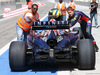 TEST F1 BAHRAIN 01 MARZO, Sebastian Vettel (GER) helps return his Red Bull Racing RB10 back to the pits after stopping at the pit exit.
01.03.2014. Formula One Testing, Bahrain Test Two, Day Three, Sakhir, Bahrain.