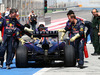 TEST F1 BAHRAIN 01 MARZO, The Red Bull Racing RB10 of Sebastian Vettel (GER) Red Bull Racing is is recovered back to the pits by meccanici.
01.03.2014. Formula One Testing, Bahrain Test Two, Day Three, Sakhir, Bahrain.