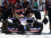 TEST F1 BAHRAIN 01 MARZO, Daniil Kvyat (RUS) Scuderia Toro Rosso STR9 in the pits.
01.03.2014. Formula One Testing, Bahrain Test Two, Day Three, Sakhir, Bahrain.