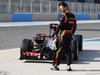 TEST F1 BAHRAIN 01 MARZO, Romain Grosjean (FRA) Lotus F1 E22 stops on the circuit.
01.03.2014. Formula One Testing, Bahrain Test Two, Day Three, Sakhir, Bahrain.