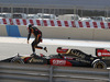 TEST F1 BAHRAIN 01 MARZO, Romain Grosjean (FRA) Lotus F1 E22 stops on the circuit.
01.03.2014. Formula One Testing, Bahrain Test Two, Day Three, Sakhir, Bahrain.