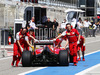 TEST F1 BAHRAIN 02 MARZO, Fernando Alonso (ESP) Ferrari F14-T is pushed back down the pit lane by meccanici.
02.03.2014. Formula One Testing, Bahrain Test Two, Day Four, Sakhir, Bahrain.