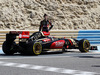 TEST F1 BAHRAIN 02 MARZO, Romain Grosjean (FRA) Lotus F1 E22 stops on the circuit.
02.03.2014. Formula One Testing, Bahrain Test Two, Day Four, Sakhir, Bahrain.