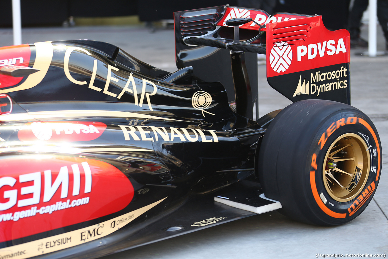TEST F1 BAHRAIN 02 MARZO, Romain Grosjean (FRA) Lotus F1 E22 engine cover, rear wing e rear suspension detail.
02.03.2014. Formula One Testing, Bahrain Test Two, Day Four, Sakhir, Bahrain.