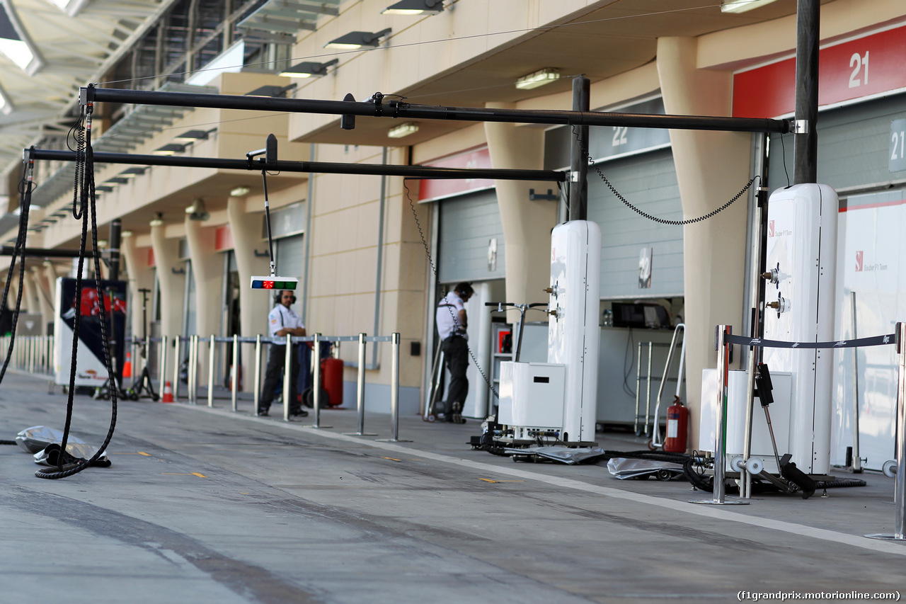 TEST F1 BAHRAIN 02 MARZO, Sauber pit box.
02.03.2014. Formula One Testing, Bahrain Test Two, Day Four, Sakhir, Bahrain.