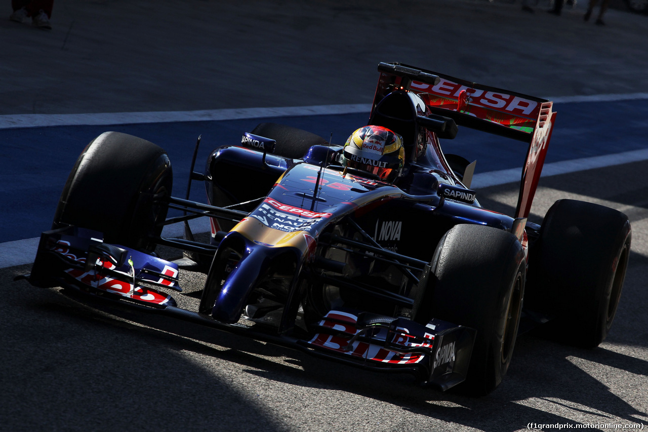 TEST F1 BAHRAIN 02 MARZO, Jean-Eric Vergne (FRA) Scuderia Toro Rosso STR9.
02.03.2014. Formula One Testing, Bahrain Test Two, Day Four, Sakhir, Bahrain.