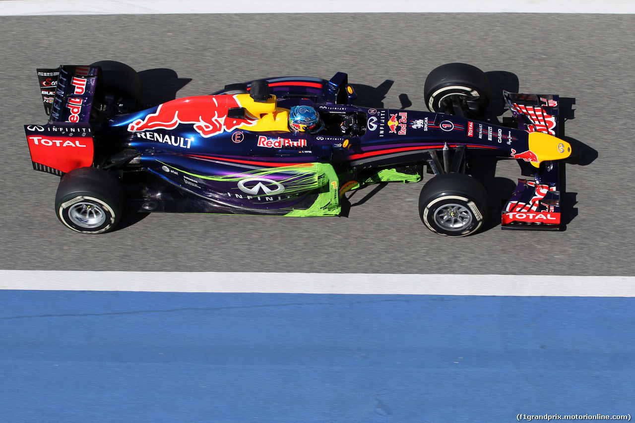 TEST F1 BAHRAIN 02 MARZO, Sebastian Vettel (GER) Red Bull Racing RB10 running flow-vis paint on the sidepod.
02.03.2014. Formula One Testing, Bahrain Test Two, Day Four, Sakhir, Bahrain.