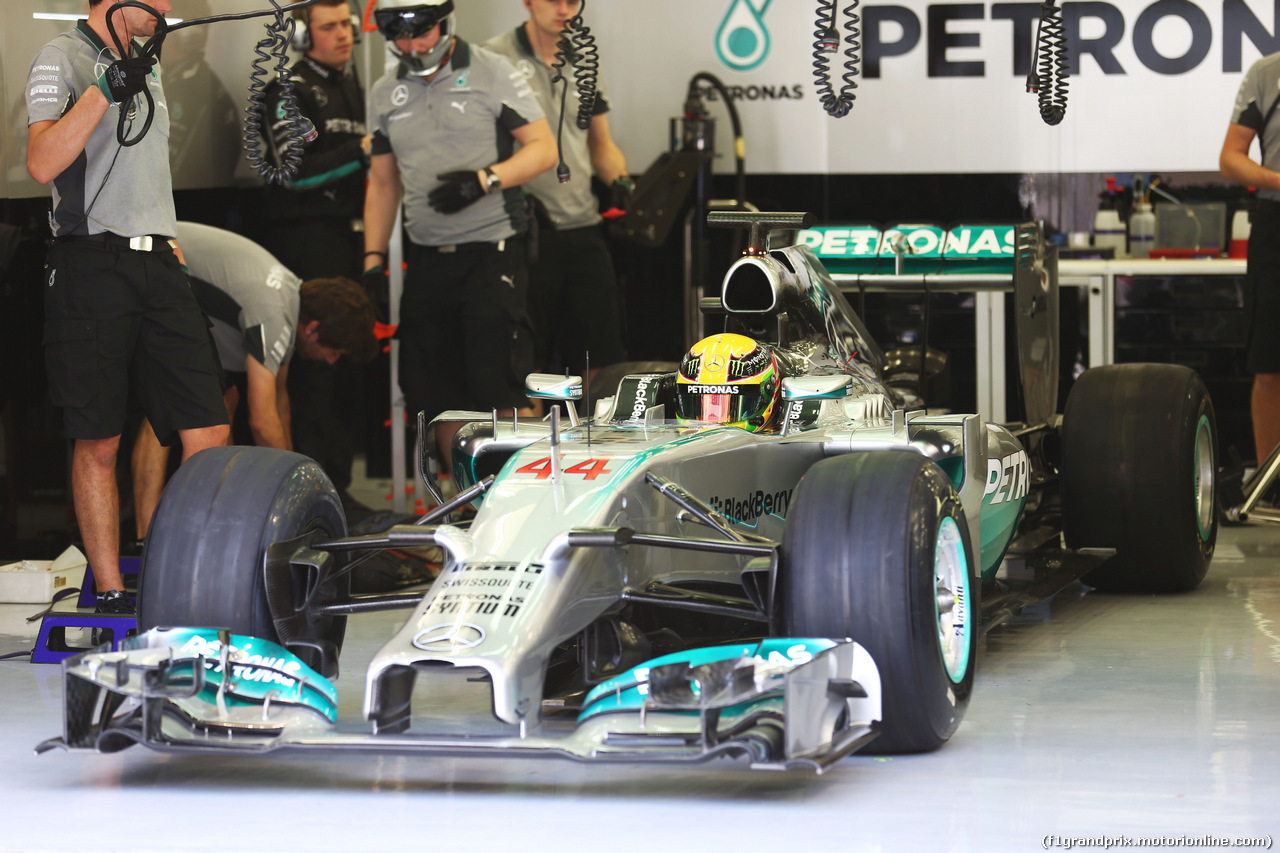 TEST F1 BAHRAIN 02 MARZO, Lewis Hamilton (GBR) Mercedes AMG F1 W05 leaves the pits.
02.03.2014. Formula One Testing, Bahrain Test Two, Day Four, Sakhir, Bahrain.