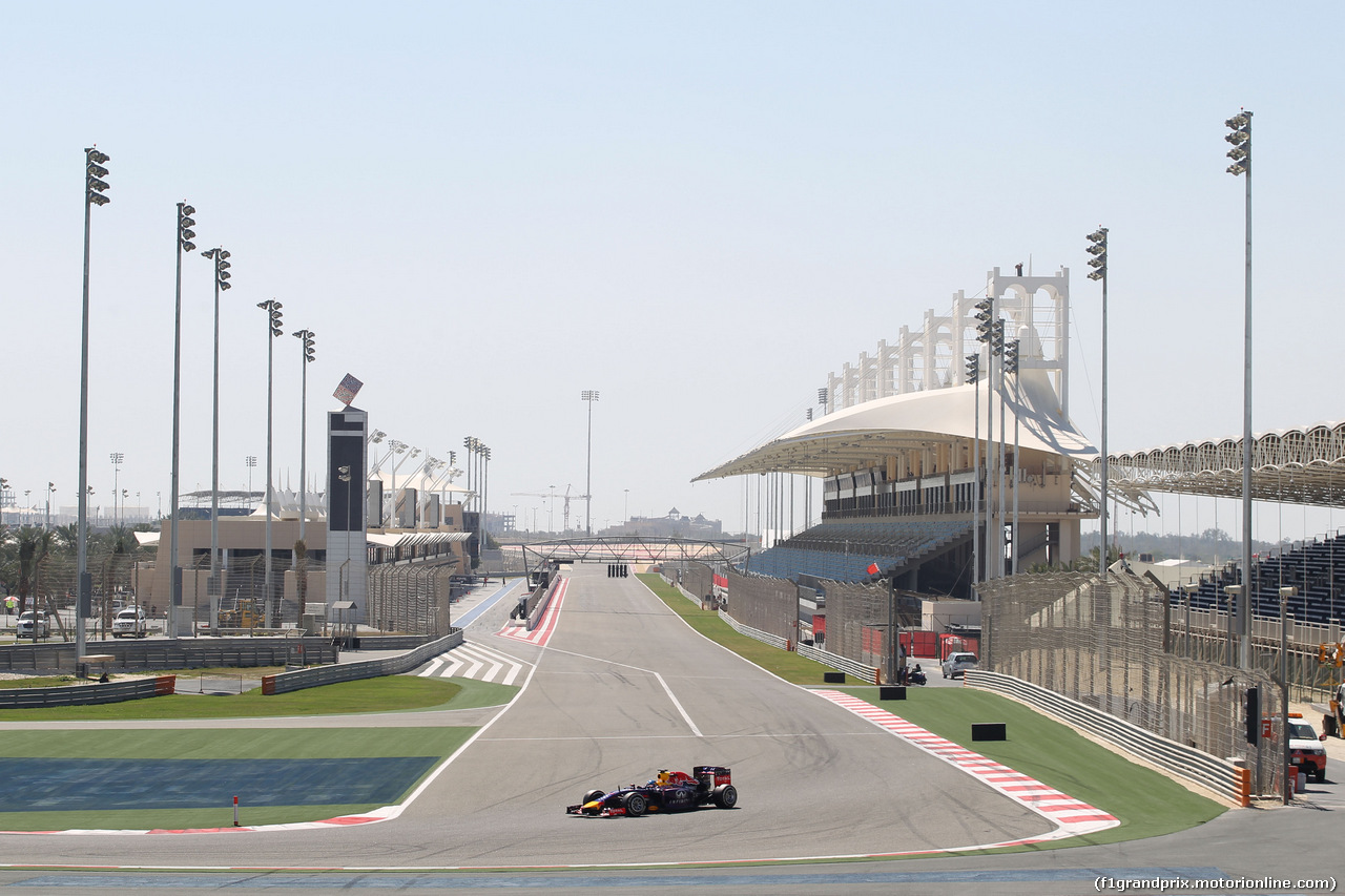 TEST F1 BAHRAIN 02 MARZO, Sebastian Vettel (GER) Red Bull Racing RB10.
02.03.2014. Formula One Testing, Bahrain Test Two, Day Four, Sakhir, Bahrain.