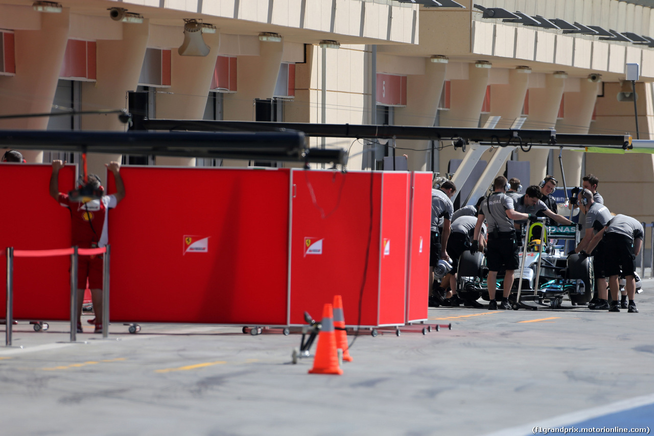TEST F1 BAHRAIN 02 MARZO, Lewis Hamilton (GBR), Mercedes AMG F1 Team 
02.03.2014. Formula One Testing, Bahrain Test Two, Day Four, Sakhir, Bahrain.