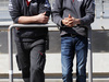 TEST F1 BAHRAIN 19 FEBBRAIO, Esteban Gutierrez (MEX) Sauber (Right).
19.02.2014. Formula One Testing, Bahrain Test One, Day One, Sakhir, Bahrain.