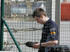 TEST F1 BAHRAIN 19 FEBBRAIO, A Red Bull Racing engineer records the engine noises of cars leaving the pits.
19.02.2014. Formula One Testing, Bahrain Test One, Day One, Sakhir, Bahrain.