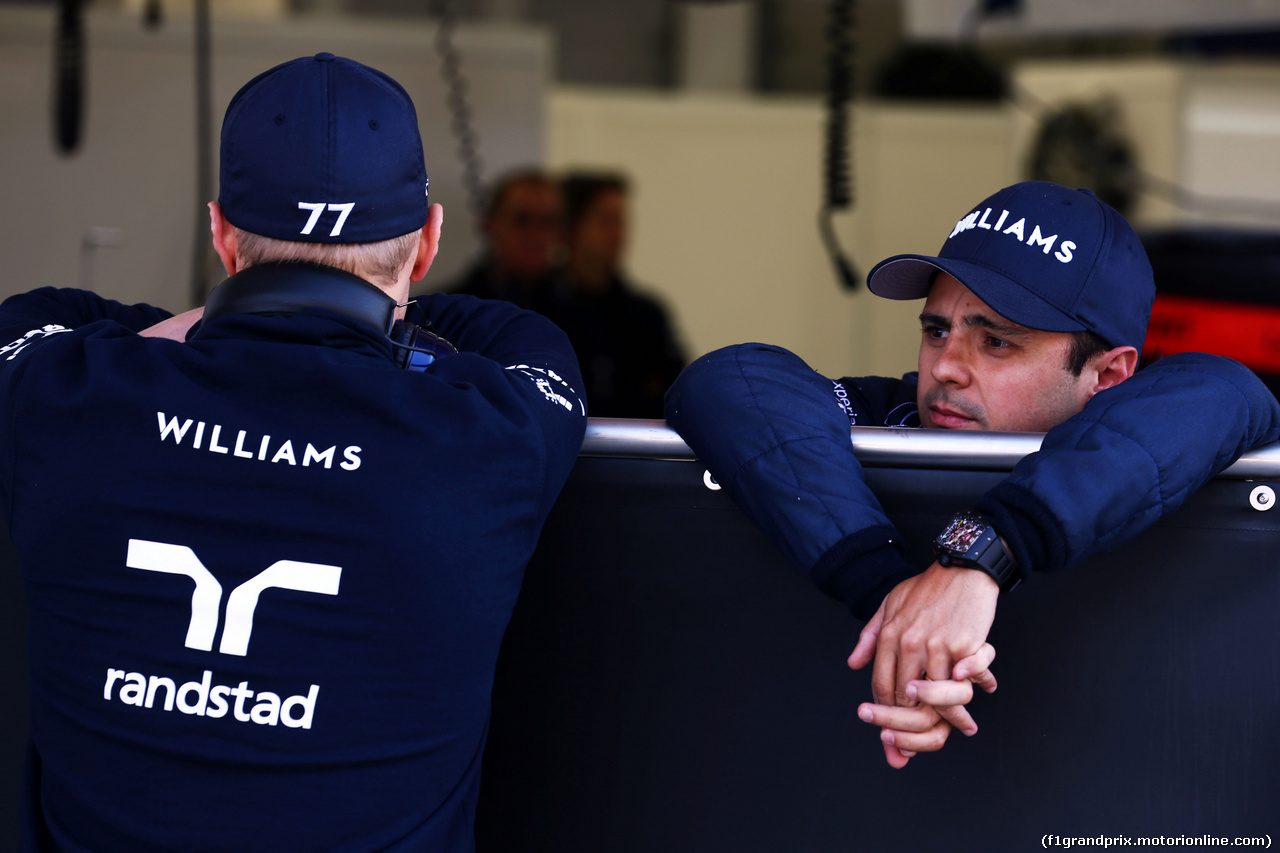 TEST F1 BAHRAIN 19 FEBBRAIO, (L to R): Valtteri Bottas (FIN) Williams with team mate Felipe Massa (BRA) Williams.
19.02.2014. Formula One Testing, Bahrain Test One, Day One, Sakhir, Bahrain.
