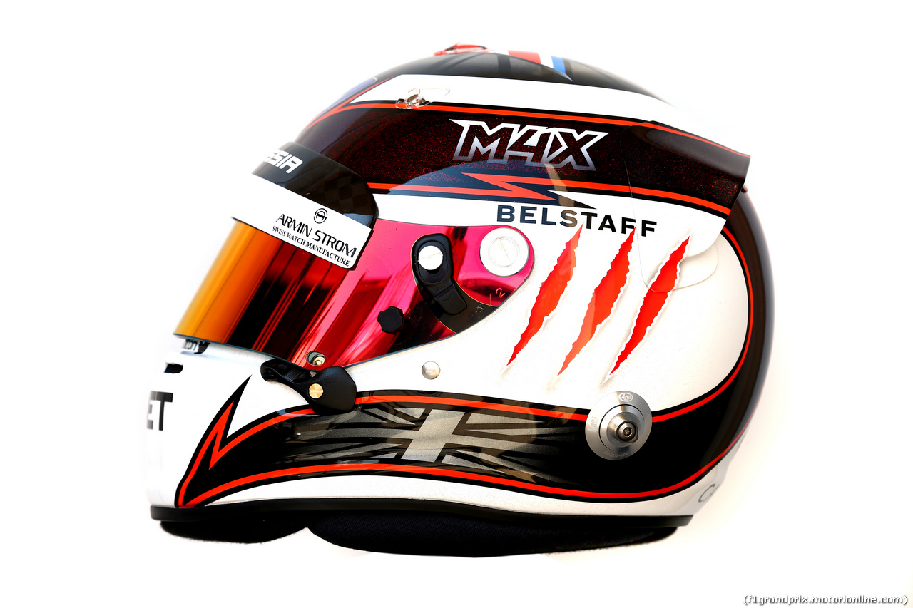 TEST F1 BAHRAIN 19 FEBBRAIO, The helmet of Max Chilton (GBR) Marussia F1 Team.
19.02.2014. Formula One Testing, Bahrain Test One, Day One, Sakhir, Bahrain.