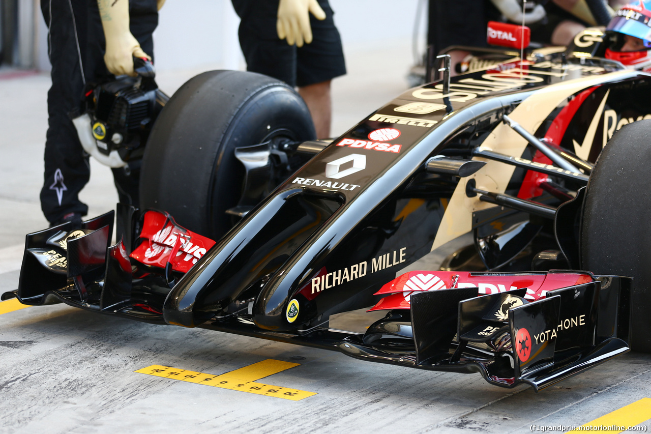 TEST F1 BAHRAIN 19 FEBBRAIO, Romain Grosjean (FRA) Lotus F1 E22 front wing e nosecone detail.
19.02.2014. Formula One Testing, Bahrain Test One, Day One, Sakhir, Bahrain.