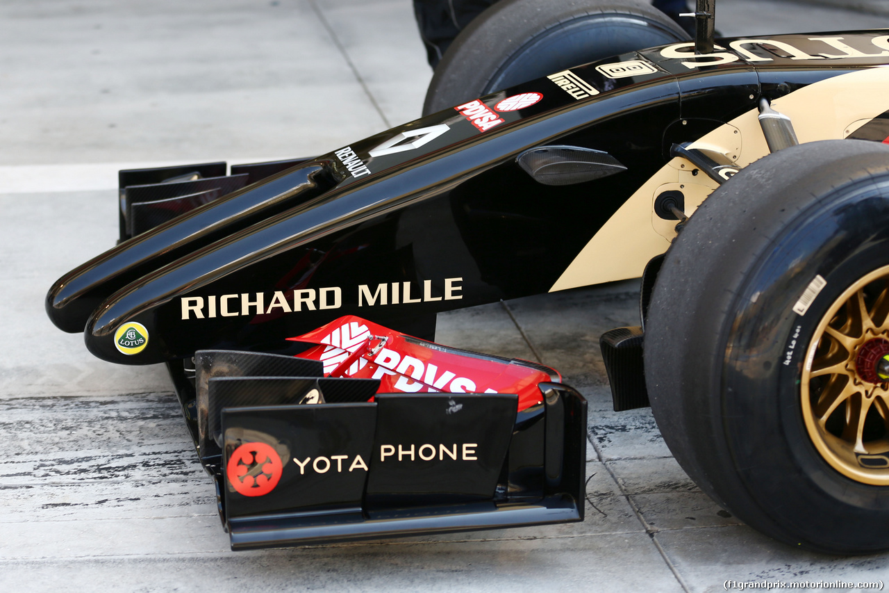 TEST F1 BAHRAIN 19 FEBBRAIO, Romain Grosjean (FRA) Lotus F1 E22 front wing e nosecone detail.
19.02.2014. Formula One Testing, Bahrain Test One, Day One, Sakhir, Bahrain.