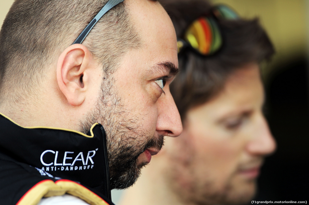 TEST F1 BAHRAIN 19 FEBBRAIO, Gerard Lopez (FRA) Lotus F1 Team Principal with Romain Grosjean (FRA) Lotus F1 Team.
19.02.2014. Formula One Testing, Bahrain Test One, Day One, Sakhir, Bahrain.