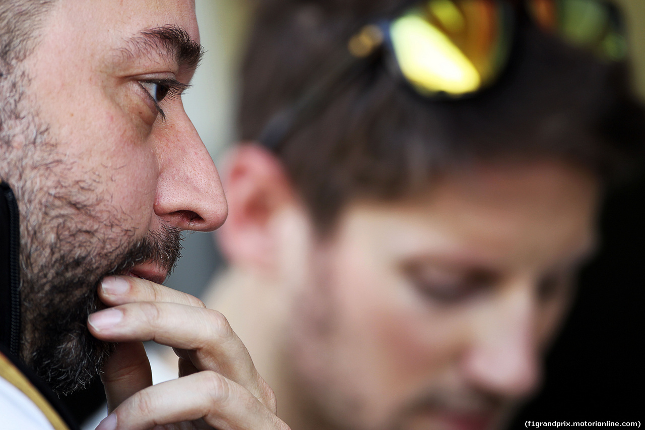 TEST F1 BAHRAIN 19 FEBBRAIO, Gerard Lopez (FRA) Lotus F1 Team Principal with Romain Grosjean (FRA) Lotus F1 Team.
19.02.2014. Formula One Testing, Bahrain Test One, Day One, Sakhir, Bahrain.