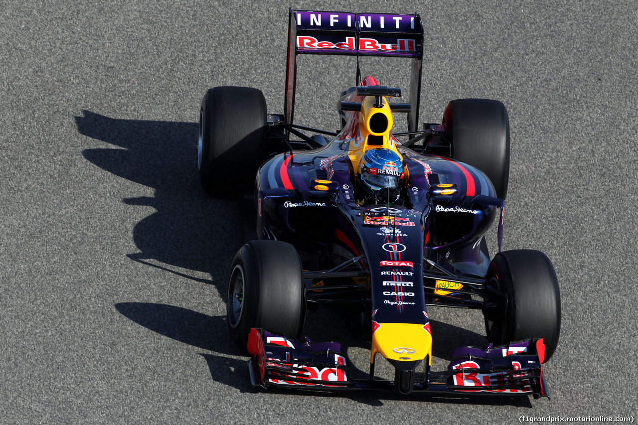 TEST F1 BAHRAIN 19 FEBBRAIO, Sebastian Vettel (GER) Red Bull Racing RB10.
19.02.2014. Formula One Testing, Bahrain Test One, Day One, Sakhir, Bahrain.
