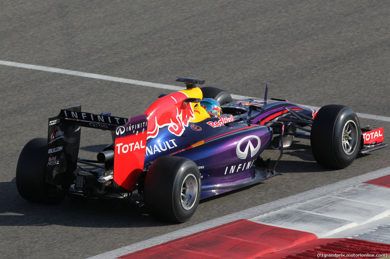 TEST F1 BAHRAIN 19 FEBBRAIO, Sebastian Vettel (GER) Red Bull Racing RB10.
19.02.2014. Formula One Testing, Bahrain Test One, Day One, Sakhir, Bahrain.