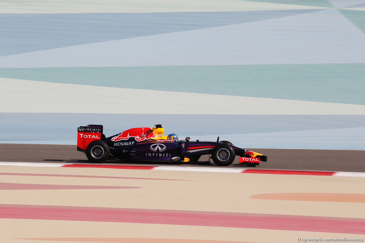 TEST F1 BAHRAIN 19 FEBBRAIO, Sebastian Vettel (GER) Red Bull Racing RB10.
19.02.2014. Formula One Testing, Bahrain Test One, Day One, Sakhir, Bahrain.