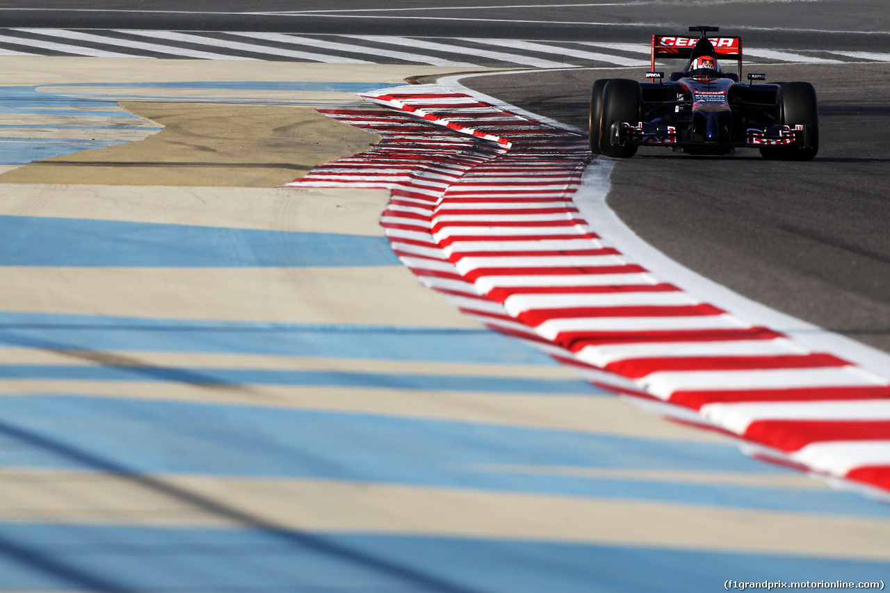 TEST F1 BAHRAIN 19 FEBBRAIO, Daniil Kvyat (RUS) Scuderia Toro Rosso STR9.
19.02.2014. Formula One Testing, Bahrain Test One, Day One, Sakhir, Bahrain.