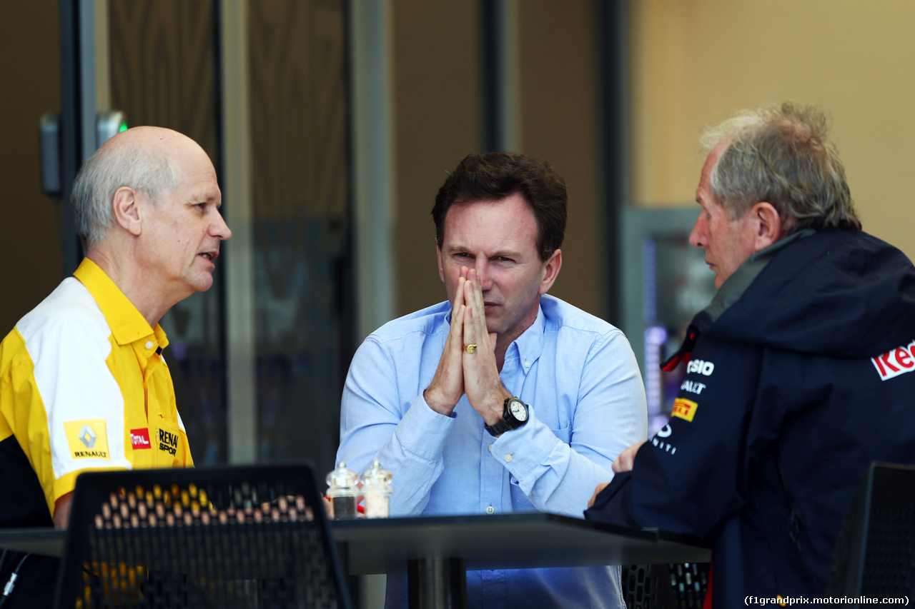 TEST F1 BAHRAIN 19 FEBBRAIO, (L to R): Jean-Michel Jalinier (FRA) Renault F1 Sport President e Managing Director with Christian Horner (GBR) Red Bull Racing Team Principal e Dr Helmut Marko (AUT) Red Bull Motorsport Consultant.
19.02.2014. Formula One Testing, Bahrain Test One, Day One, Sakhir, Bahrain.