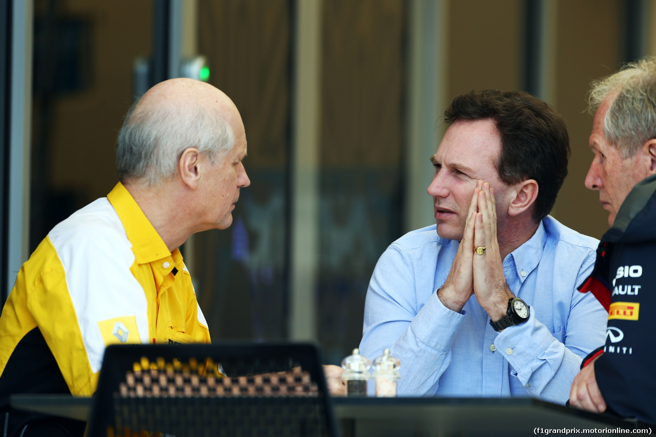 TEST F1 BAHRAIN 19 FEBBRAIO, (L to R): Jean-Michel Jalinier (FRA) Renault F1 Sport President e Managing Director with Christian Horner (GBR) Red Bull Racing Team Principal e Dr Helmut Marko (AUT) Red Bull Motorsport Consultant.
19.02.2014. Formula One Testing, Bahrain Test One, Day One, Sakhir, Bahrain.