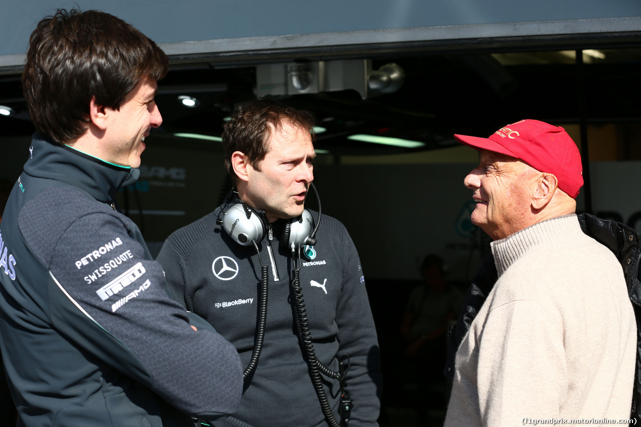 TEST F1 BAHRAIN 19 FEBBRAIO, (L to R): Toto Wolff (GER) Mercedes AMG F1 Shareholder e Executive Director with Aldo Costa (ITA) Mercedes AMG F1 Engineering Director e Niki Lauda (AUT) Mercedes Non-Executive Chairman.
19.02.2014. Formula One Testing, Bahrain Test One, Day One, Sakhir, Bahrain.