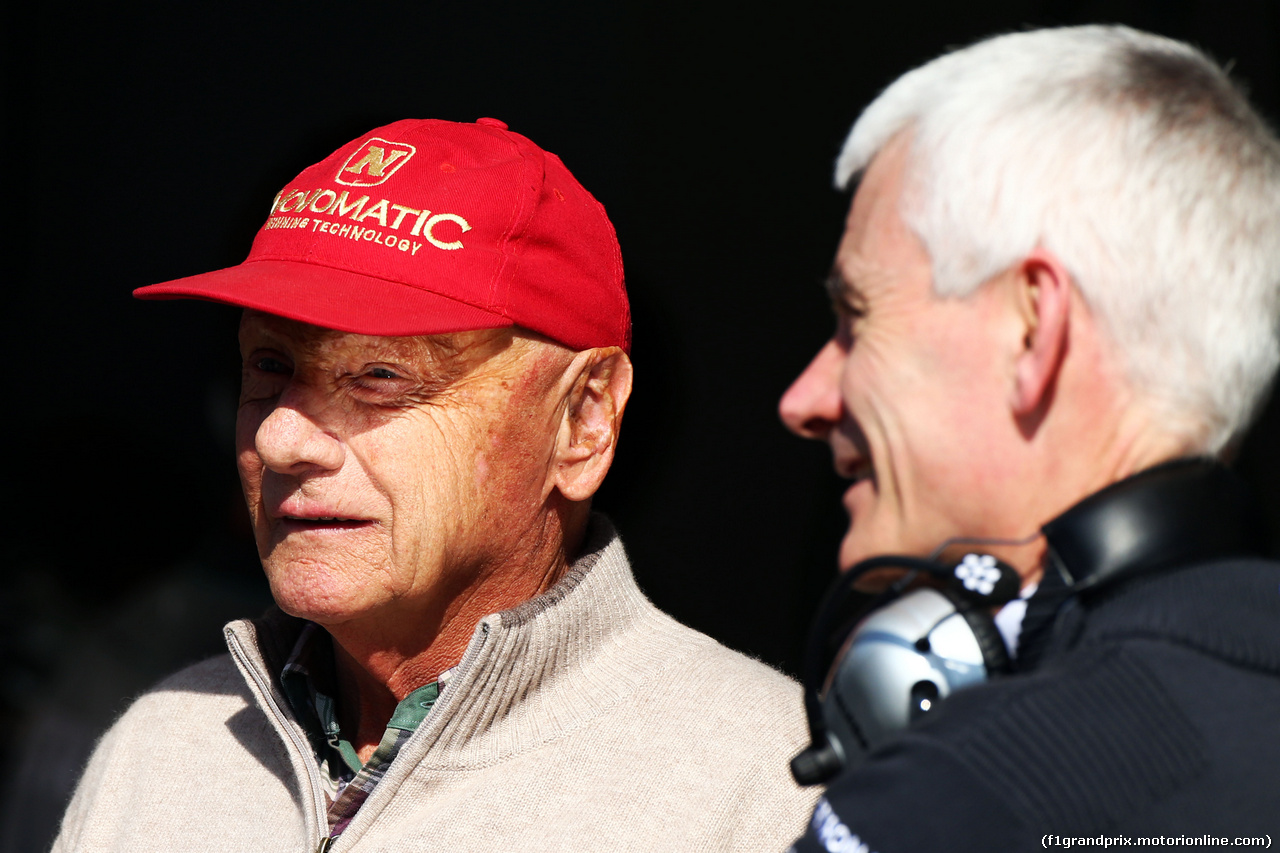 TEST F1 BAHRAIN 19 FEBBRAIO, (L to R): Niki Lauda (AUT) Mercedes Non-Executive Chairman with Geoff Willis (GBR) Mercedes AMG F1 Technology Director.
19.02.2014. Formula One Testing, Bahrain Test One, Day One, Sakhir, Bahrain.