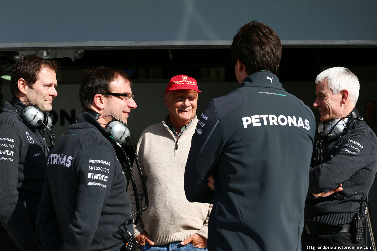 TEST F1 BAHRAIN 19 FEBBRAIO, (L to R): Aldo Costa (ITA) Mercedes AMG F1 Engineering Director with Niki Lauda (AUT) Mercedes Non-Executive Chairman; Toto Wolff (GER) Mercedes AMG F1 Shareholder e Executive Director e Geoff Willis (GBR) Mercedes AMG F1 Technology Director.
19.02.2014. Formula One Testing, Bahrain Test One, Day One, Sakhir, Bahrain.