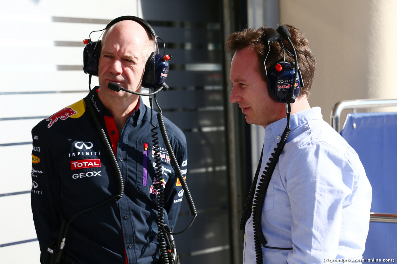 TEST F1 BAHRAIN 19 FEBBRAIO, (L to R): Adrian Newey (GBR) Red Bull Racing Chief Technical Officer with Christian Horner (GBR) Red Bull Racing Team Principal.
19.02.2014. Formula One Testing, Bahrain Test One, Day One, Sakhir, Bahrain.