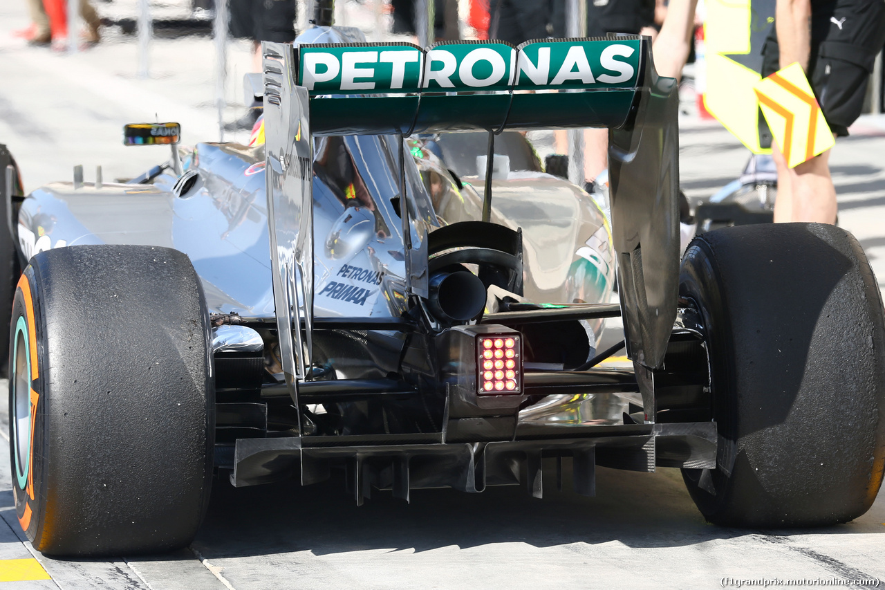 TEST F1 BAHRAIN 19 FEBBRAIO, Lewis Hamilton (GBR) Mercedes AMG F1 W05 rear wing detail.
19.02.2014. Formula One Testing, Bahrain Test One, Day One, Sakhir, Bahrain.