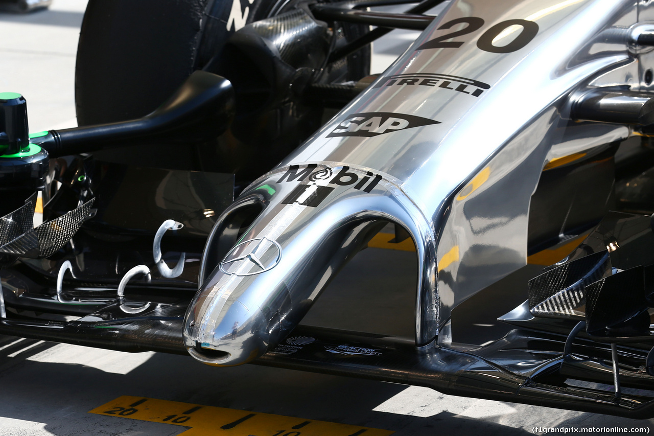TEST F1 BAHRAIN 19 FEBBRAIO, Kevin Magnussen (DEN) McLaren MP4-29 nosecone e front wing detail.
19.02.2014. Formula One Testing, Bahrain Test One, Day One, Sakhir, Bahrain.