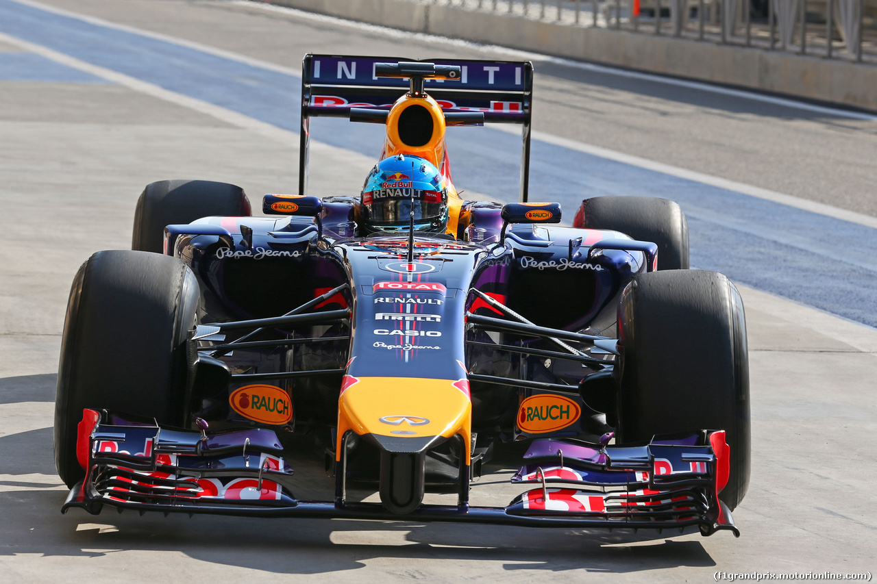 TEST F1 BAHRAIN 19 FEBBRAIO, Sebastian Vettel (GER) Red Bull Racing RB10.
19.02.2014. Formula One Testing, Bahrain Test One, Day One, Sakhir, Bahrain.