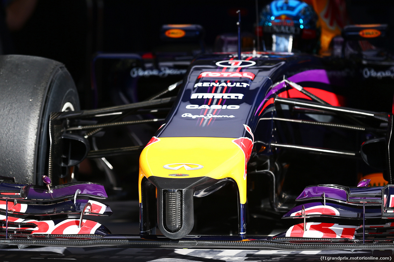 TEST F1 BAHRAIN 19 FEBBRAIO, Sebastian Vettel (GER) Red Bull Racing RB10 nosecone detail.
19.02.2014. Formula One Testing, Bahrain Test One, Day One, Sakhir, Bahrain.