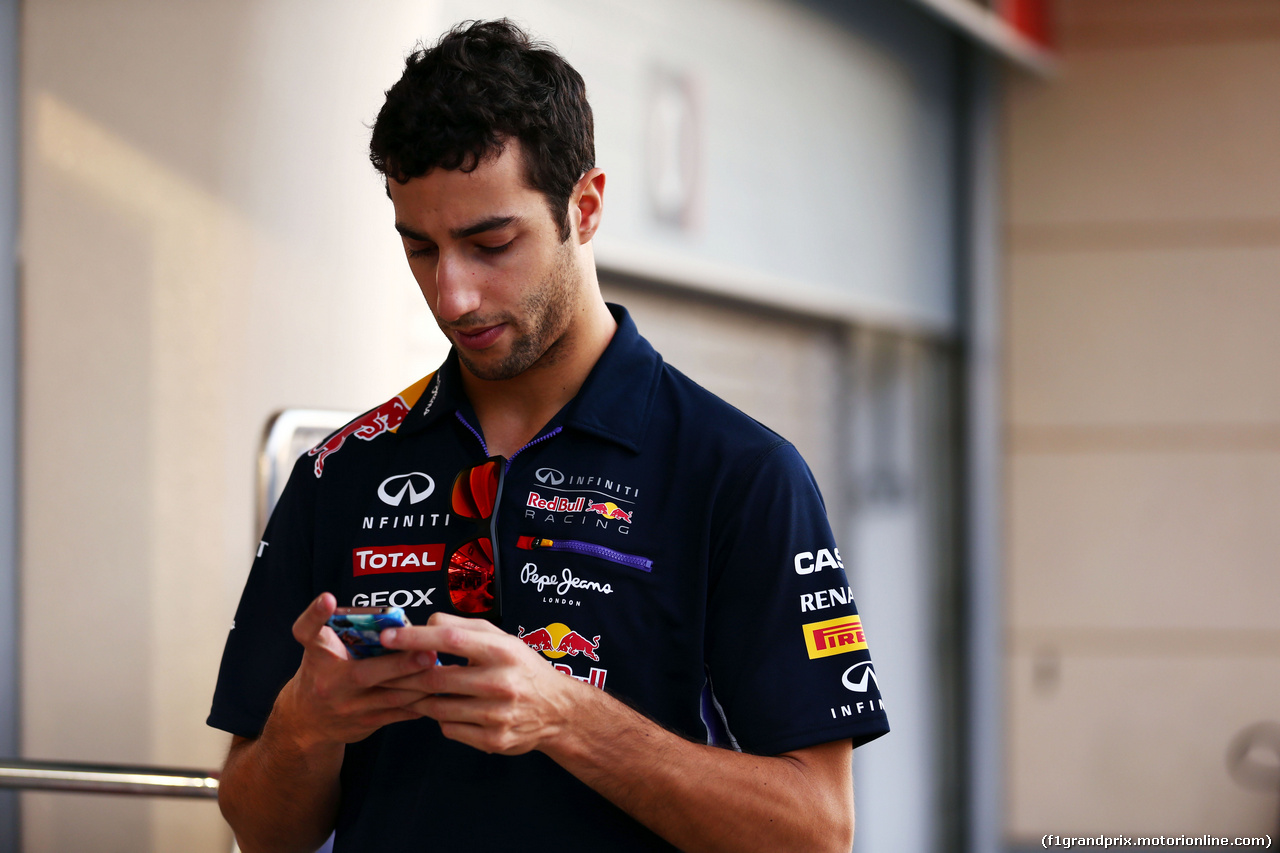 TEST F1 BAHRAIN 19 FEBBRAIO, Daniel Ricciardo (AUS) Red Bull Racing.
19.02.2014. Formula One Testing, Bahrain Test One, Day One, Sakhir, Bahrain.