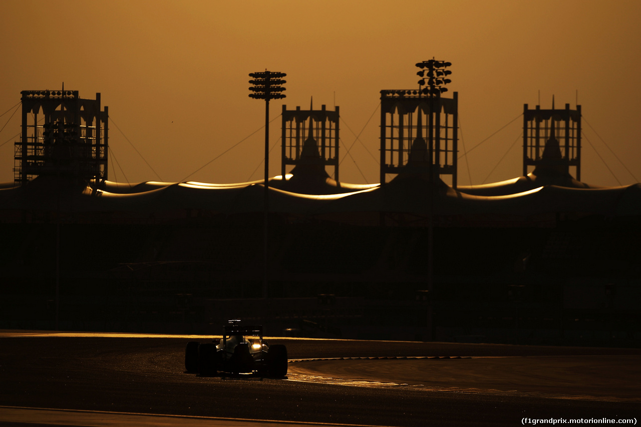 TEST F1 BAHRAIN 19 FEBBRAIO, Scenic sun set action.
19.02.2014. Formula One Testing, Bahrain Test One, Day One, Sakhir, Bahrain.
