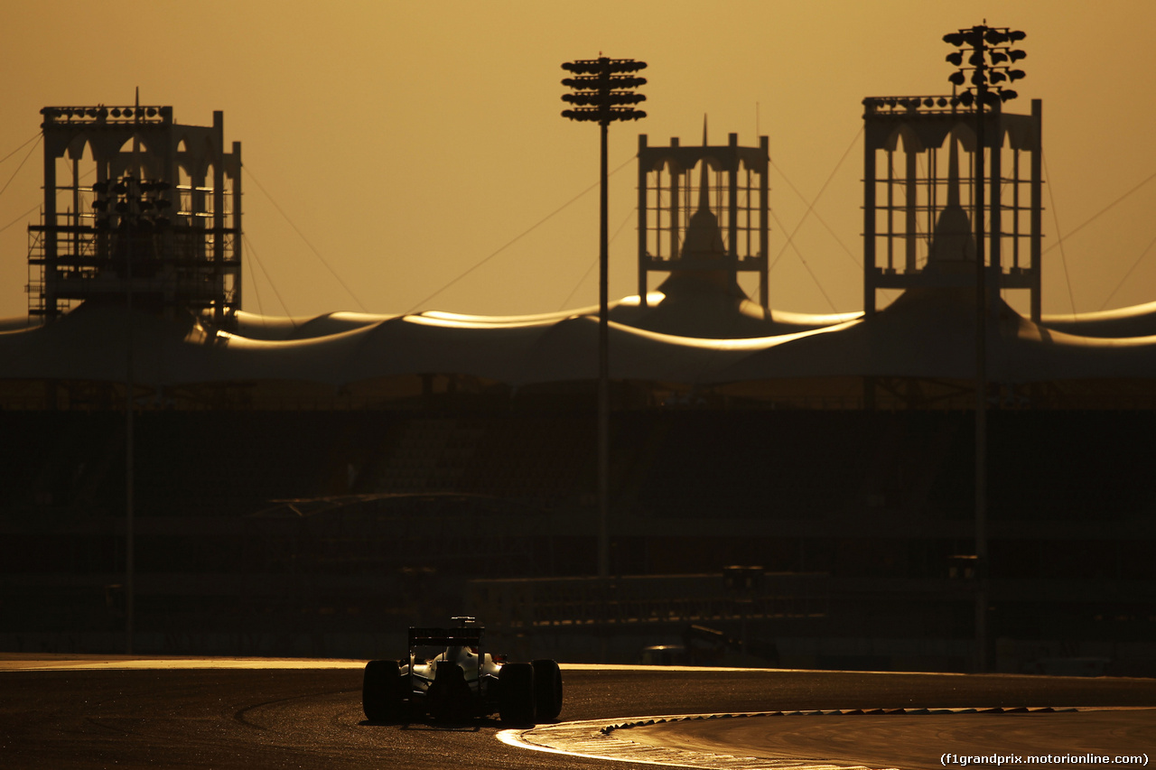 TEST F1 BAHRAIN 19 FEBBRAIO, Scenic sun set action.
19.02.2014. Formula One Testing, Bahrain Test One, Day One, Sakhir, Bahrain.
