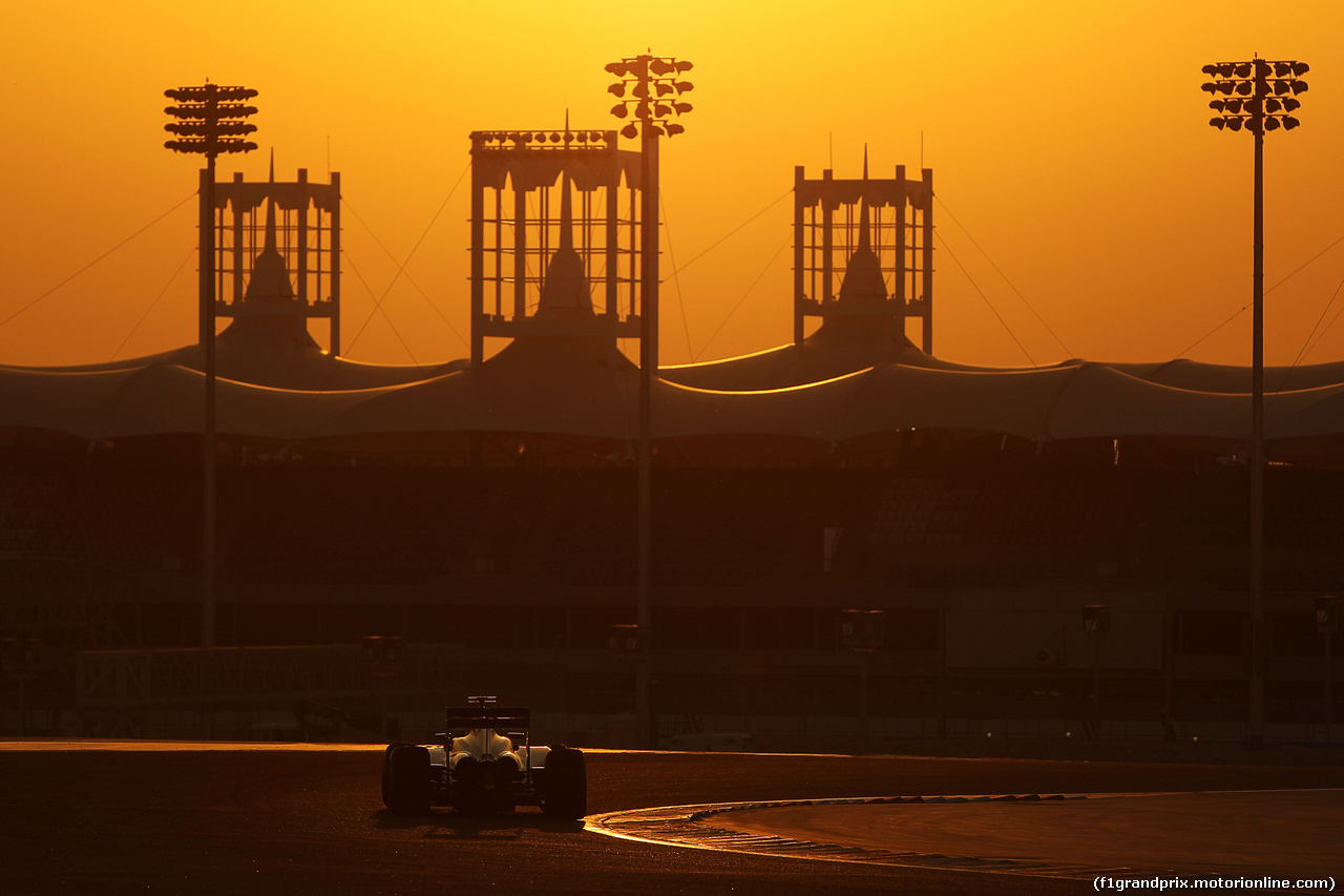 TEST F1 BAHRAIN 19 FEBBRAIO, Kevin Magnussen (DEN) McLaren MP4-29.
19.02.2014. Formula One Testing, Bahrain Test One, Day One, Sakhir, Bahrain.