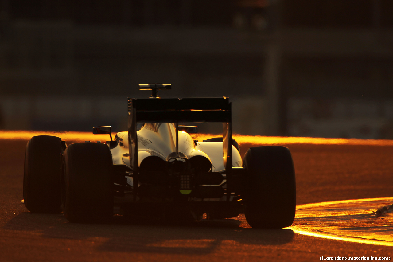 TEST F1 BAHRAIN 19 FEBBRAIO, Kevin Magnussen (DEN) McLaren MP4-29.
19.02.2014. Formula One Testing, Bahrain Test One, Day One, Sakhir, Bahrain.